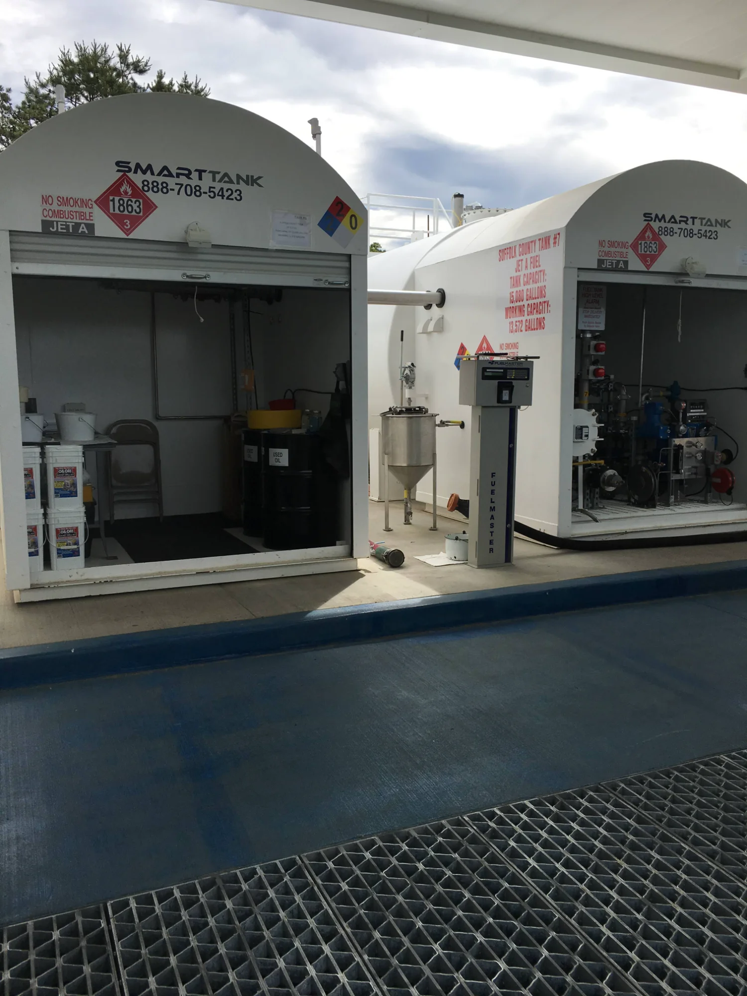 East Hampton Dual Tanks with Pumphouse